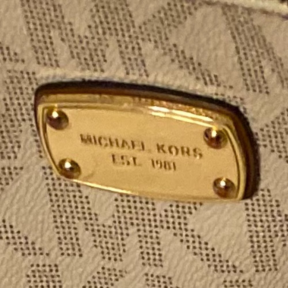 Michael Kors Jet Set Voyager MK Signature Leather Shoulder Tote Bag. - Picture 2 of 6
